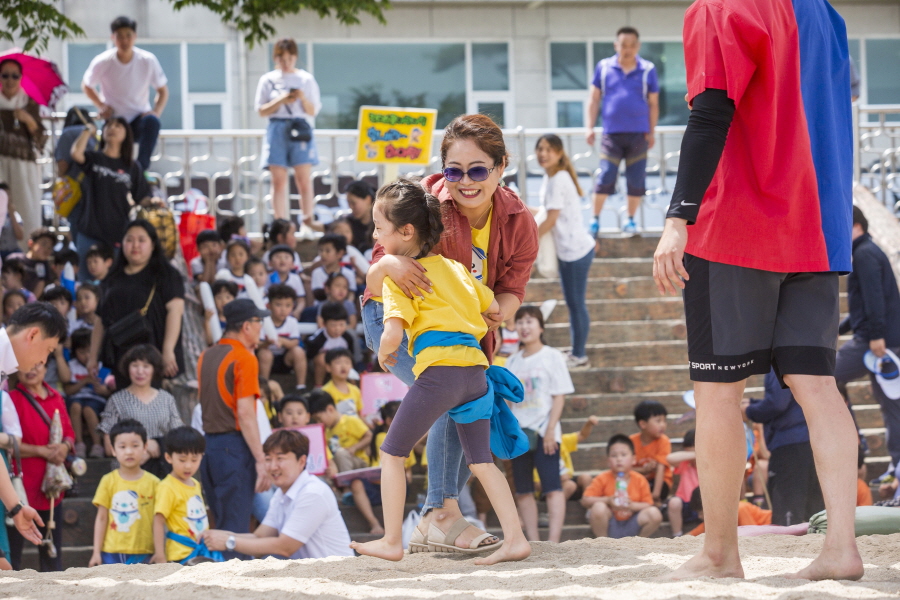 [크기변환]10-1민속놀이_씨름대회009.jpg